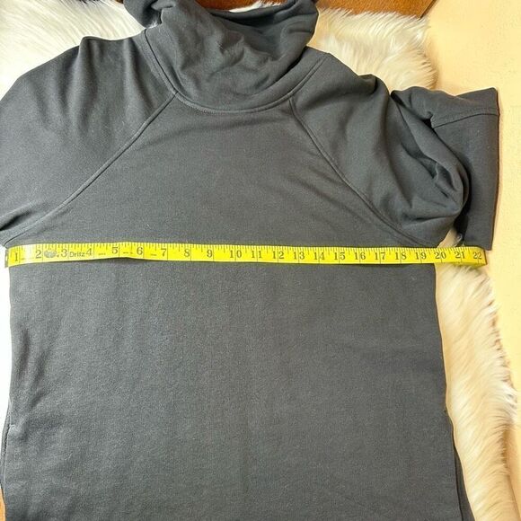 Zaggora Turtleneck Hip Length Sweater Size 10 - Picture 7 of 9